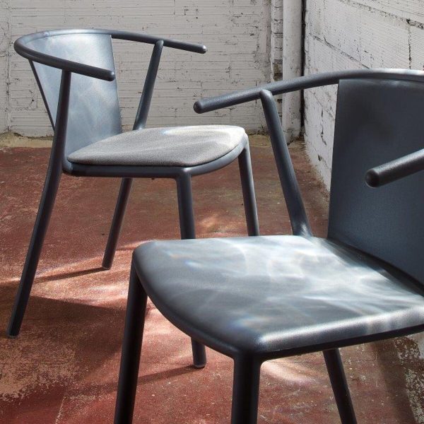 Steel plastic chair with armrests