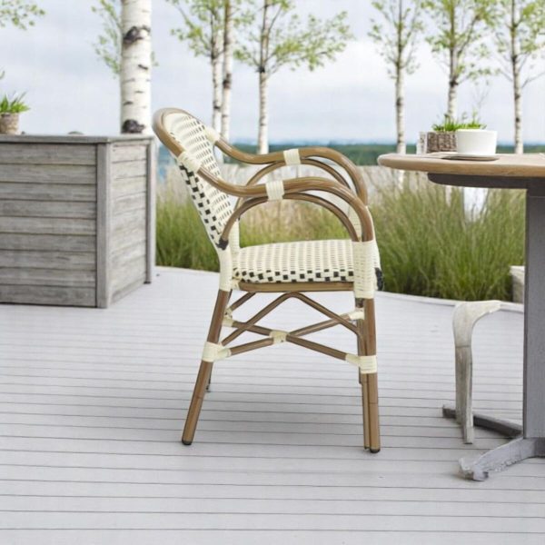 Herning - Café chair with armrests - Woven