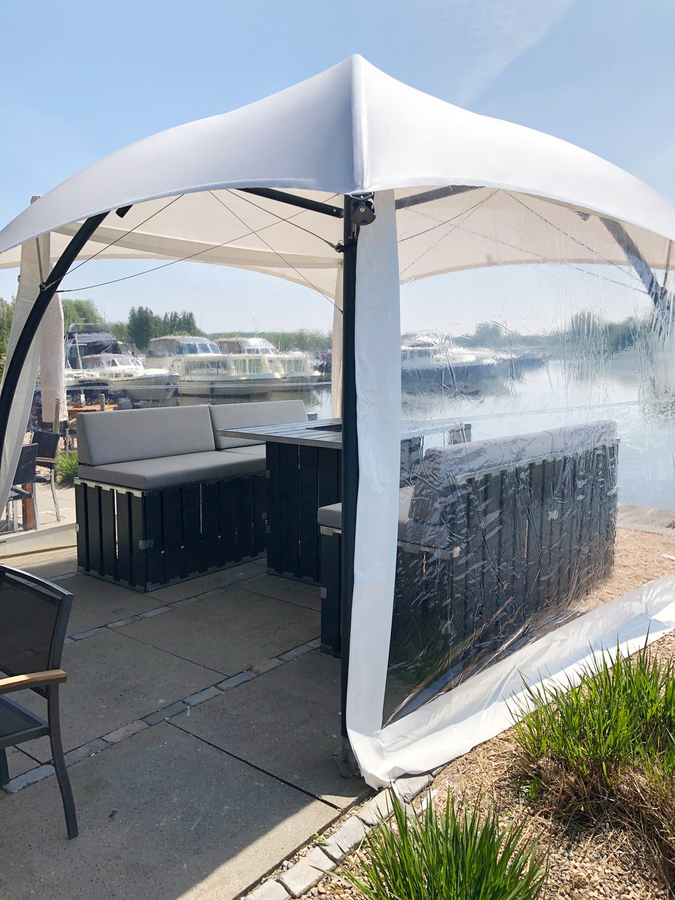 LOUNGERS L - Side w/window