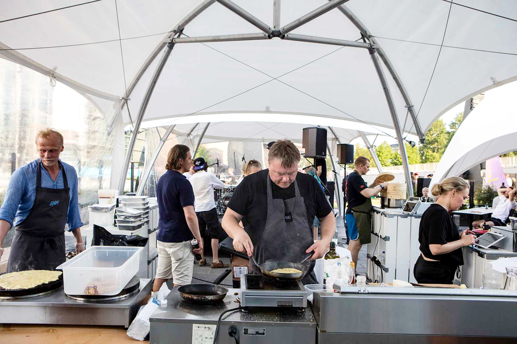 LOUNGERS M - complete with canopy, white