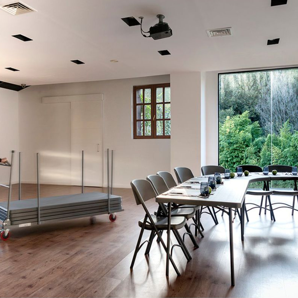 Zown New Classic - foldable table XL Moon