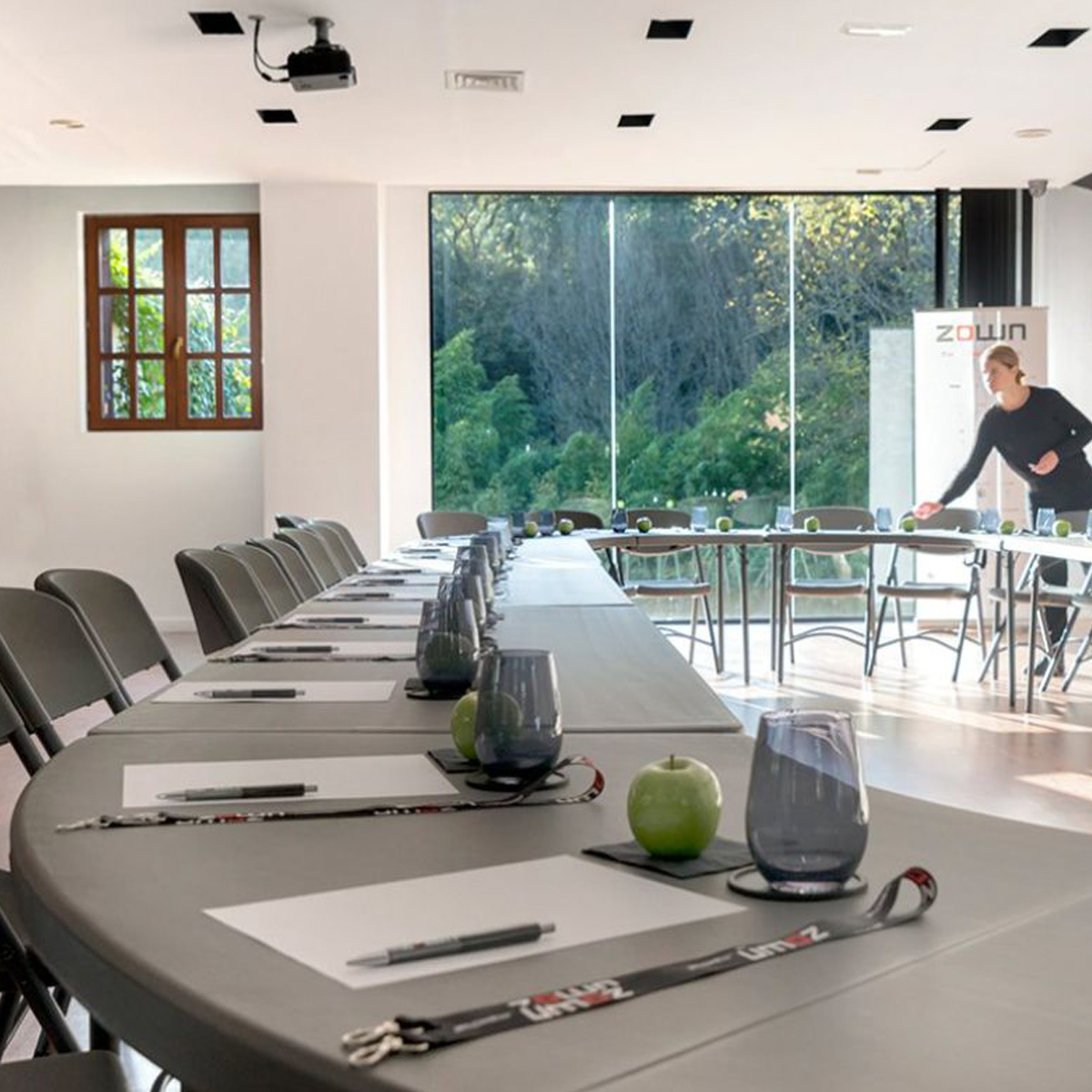 Zown New Classic - foldable table XXL Moon