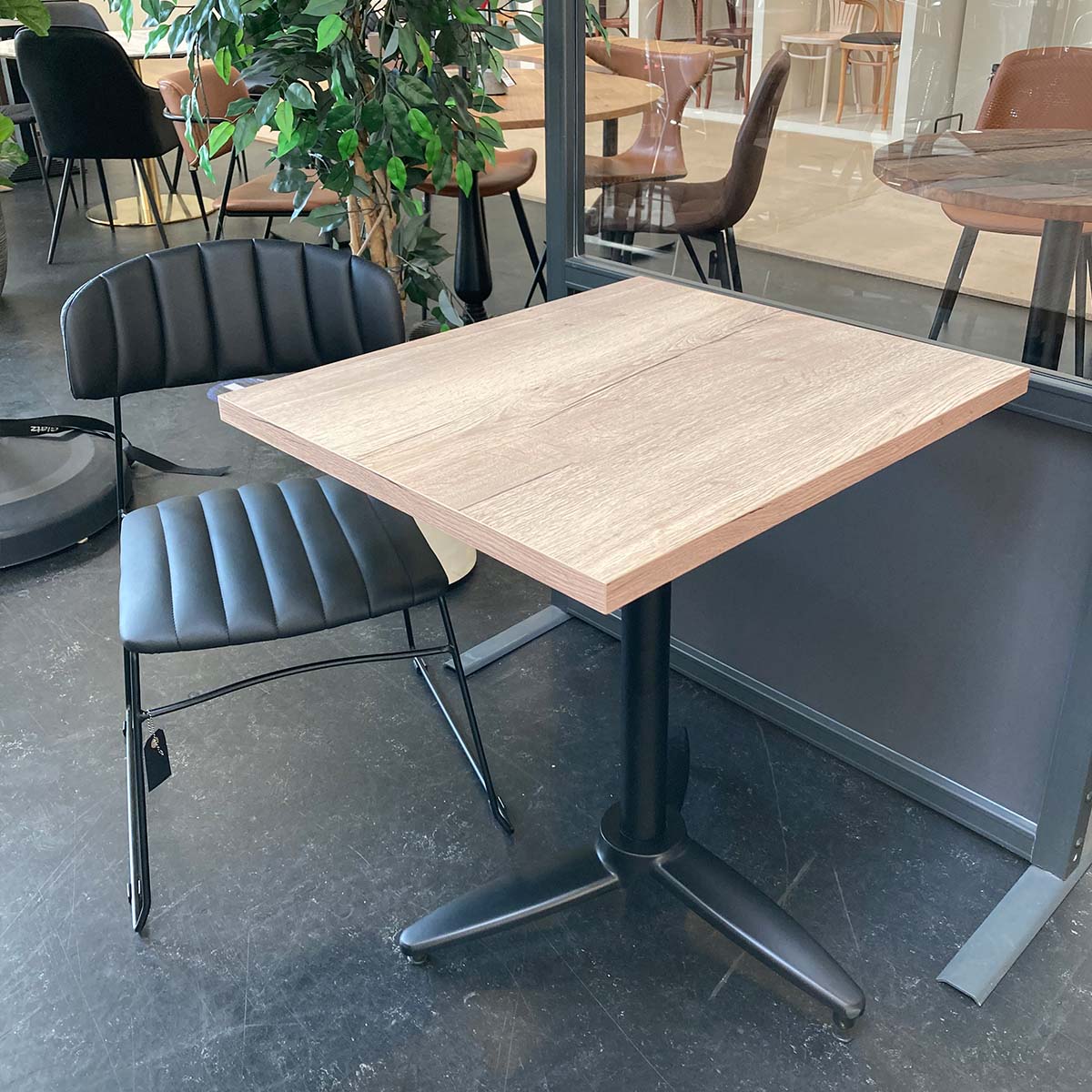 Indoor laminate tabletop square - oak