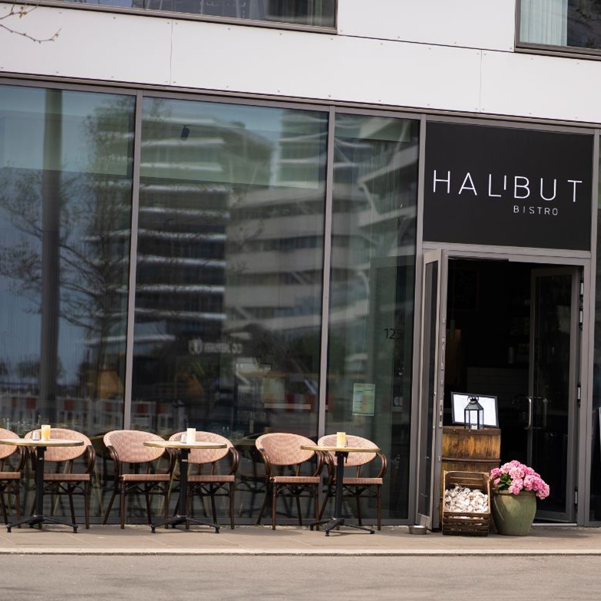 Paris 6 - Cafe chair with armrests - Textylene