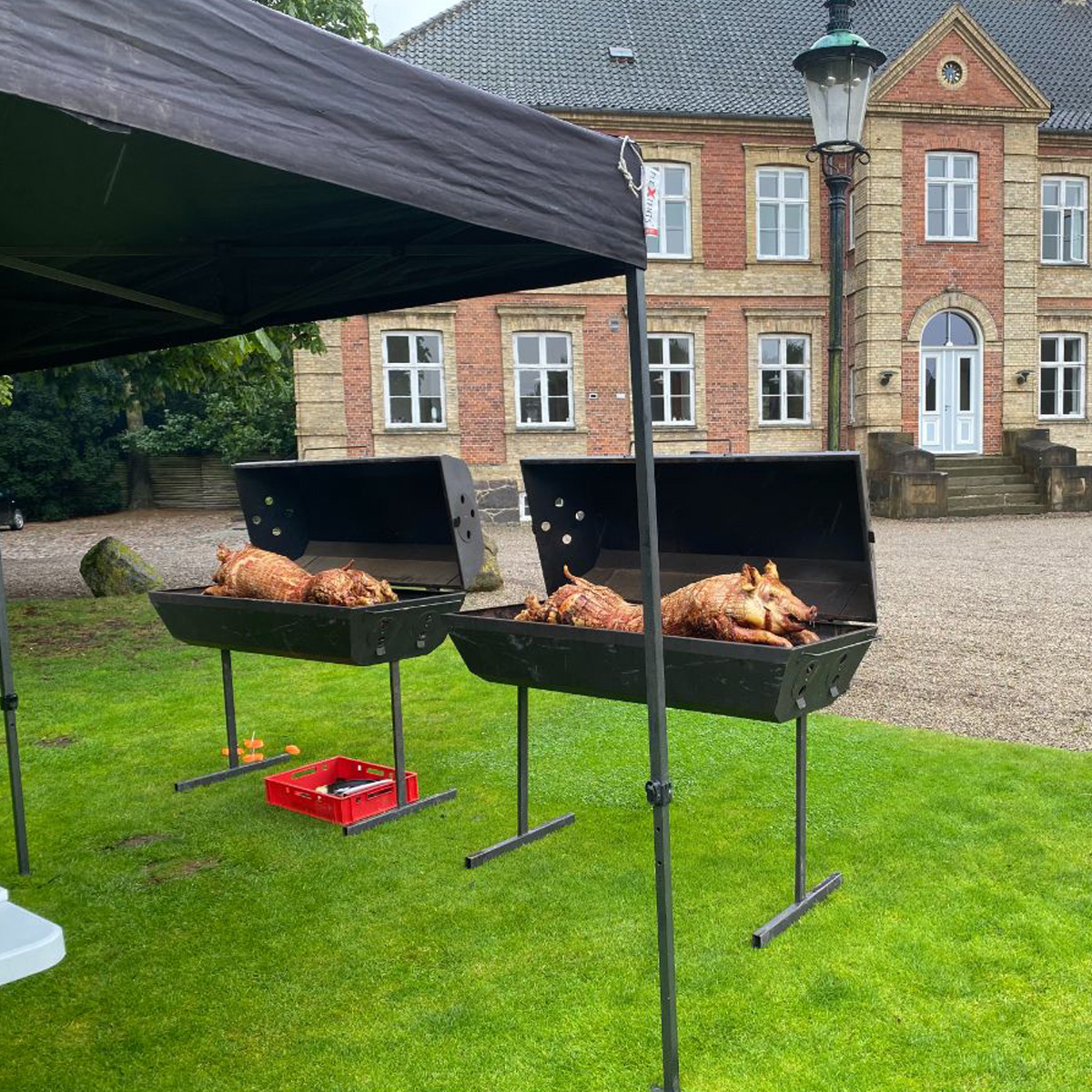 Gourmetroaster complete with foldable table