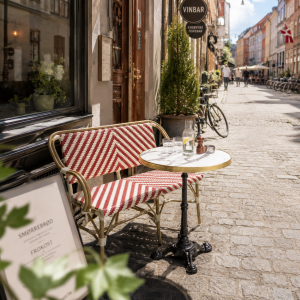 Cafe bundlepack Paris with bench red-beige